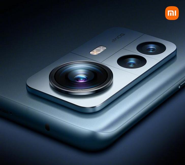 Xiaomi 12 Pro получил лучший дисплей среди смартфонов, камеру с тремя 50-Мп сенсорами сверхбыструю зарядку мощностью 120 Вт и цену от $740