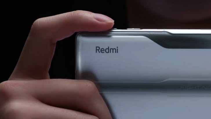 Redmi K50. Новая линейка смартфонов будет включать в себя версию для киберспортсменов с механическими игровыми кнопками на одном из торцов корпуса